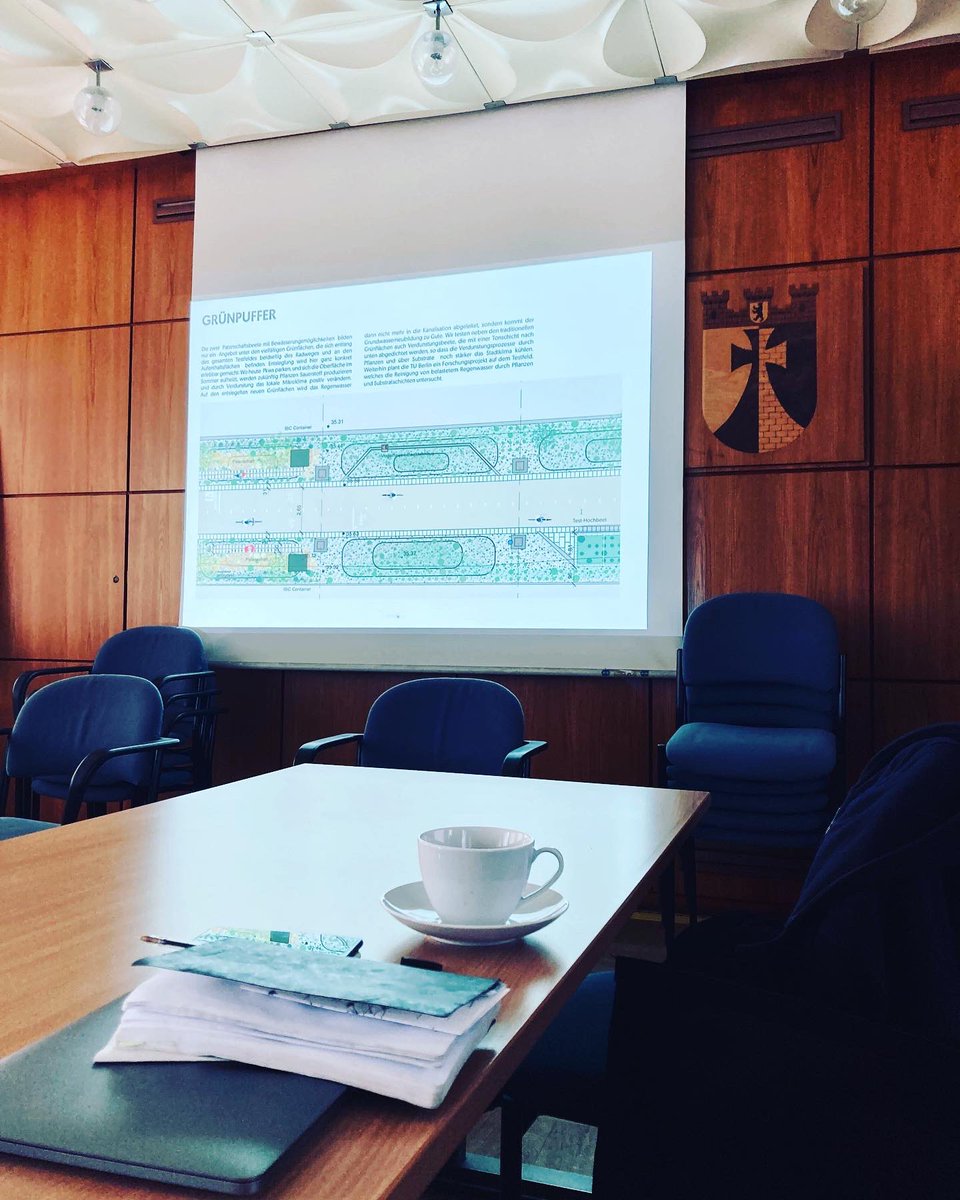 🎉💥🚲
Schritt für Schritt auf dem Weg zum Testfeld unter dem Kreuzberger Viadukt:
Wir haben die Baugenehmigung im Bezirksamt Friedrichshain Kreuzberg abgegeben. 
#ReallaborRadbahn #RadbahnBerlin #Räumeneudenken