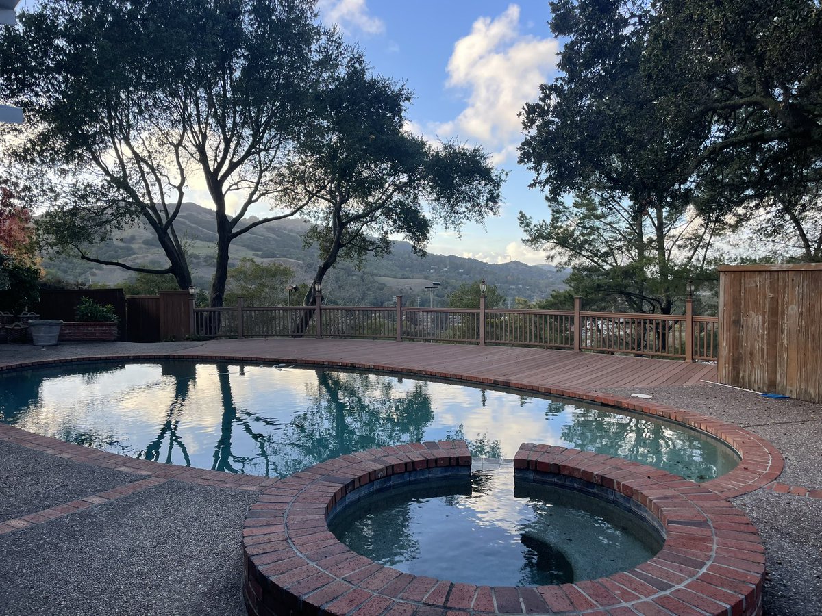 mollyslist's tweet photo. VA loan for the win! Glorietta neighborhood has some fantastic new neighbors. #orinda #RealEstate #Veterans #VALoan https://t.co/Woem5ryAv1