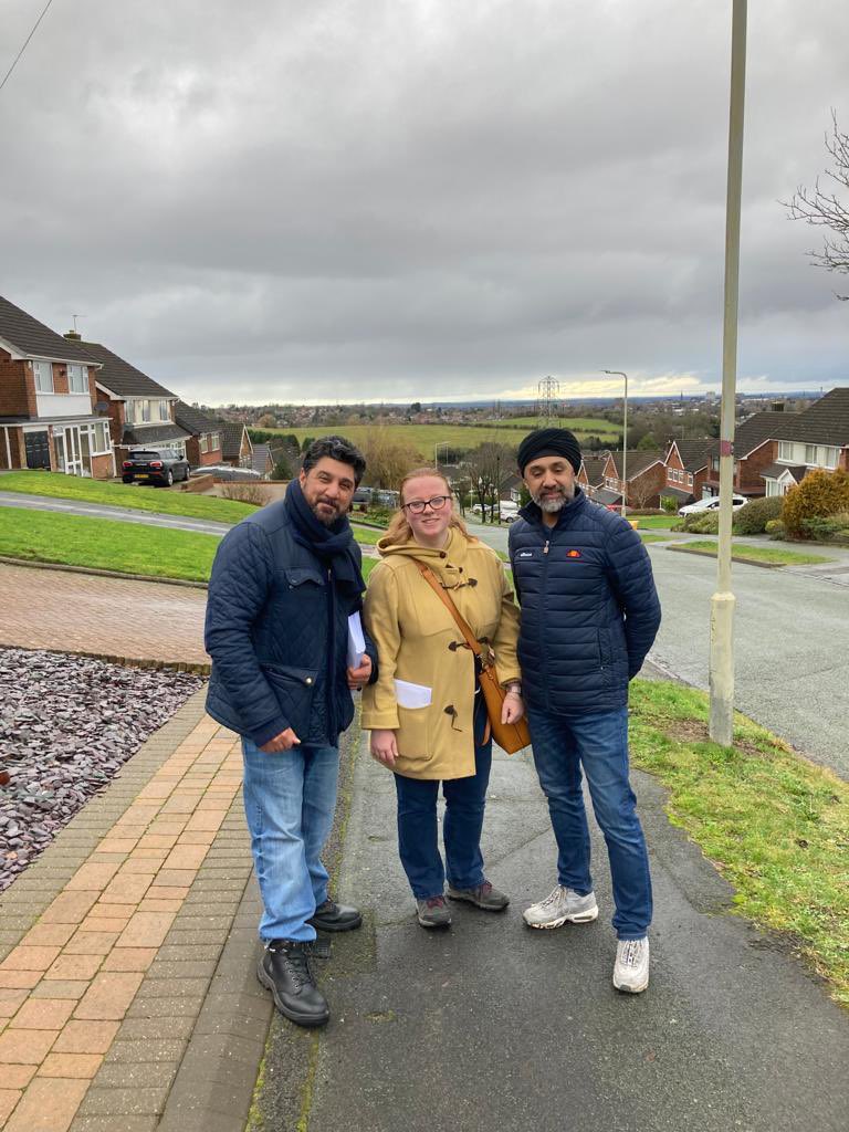 Sian_Arkay's tweet image. Good to be back out in #Springvale with our wonderful team, incl @Mak_Singh4U! Thanks so much to @CllrSimonB and @CllrWendyDalton for the support. Noticing local issues and asking residents for feedback on changes they want to see locally. #togetherstronger #Dovedale #localteam