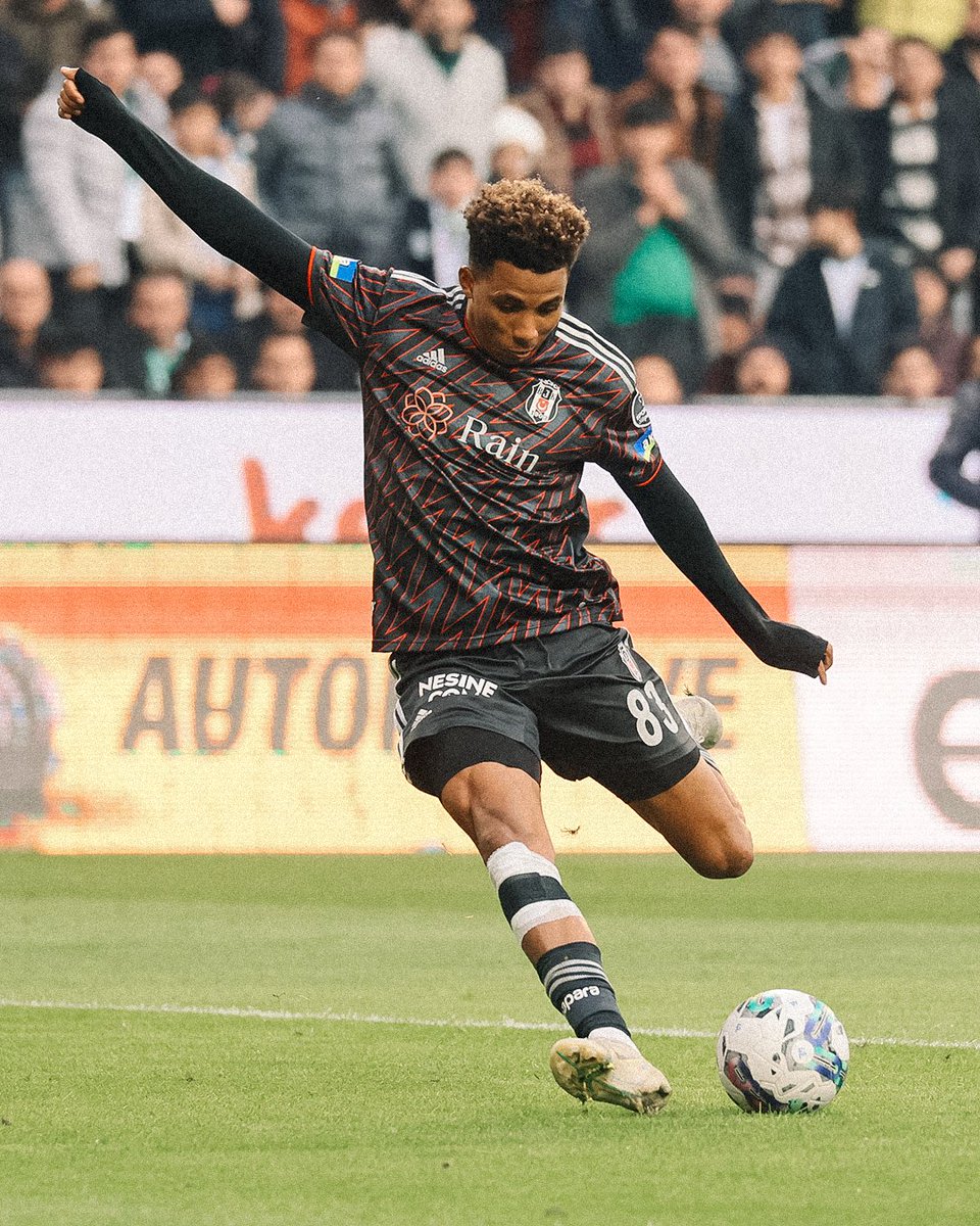 Beşiktaş vazgeçmez 💪

Beşiktaş never give up 🦅