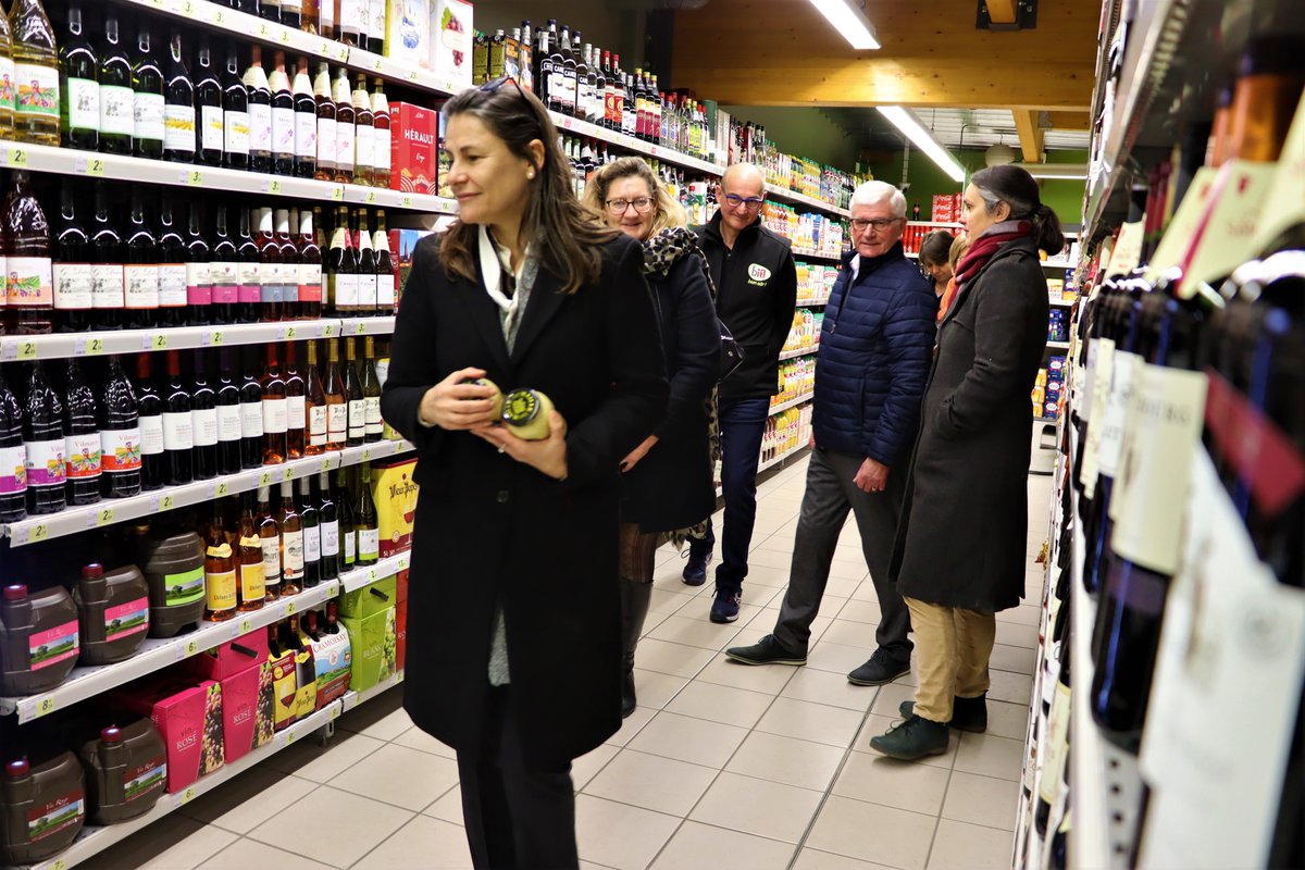 #Ruralité #Énergie 

André Jardin maire de #Lusigny, a fait découvrir à Valérie Hatsch <a href="/Prefet03/">Préfet de l'Allier</a> 🇫🇷, le supermarché🛒 installé par sa municipalité. Un établissement, impacté aussi par l'inflation 📈⚡️, indispensable pour les habitants de cette commune rurale.