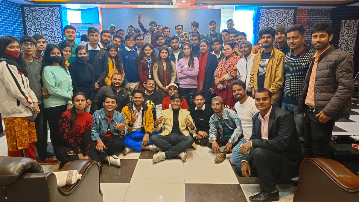 Vindesvar's tweet photo. Glad to be a part of Motihari Meetup once again! #MotihariMeetup
It was a pleasure meeting you @iKishorebt.
Thank you @omprakash_it  Prakash for organizing and proving such a great opportunity for all aspirants.

#trailblazercommunity 
#MotiahriMeetup https://t.co/5DqJaU7xxc