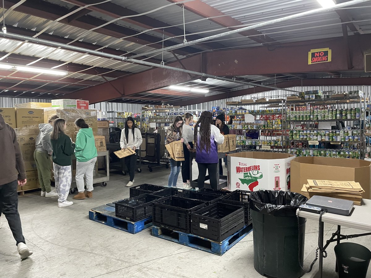 CCSWLA's tweet image. “Feed the hungry, and help those in trouble. Then your
light will shine out from the darkness, and the darkness
around you will be as bright as noon.”

Thank you to LifeTeen group from St Theodore in Moss
Bluff for all of their hardwork Saturday. You all did an
amazing job!