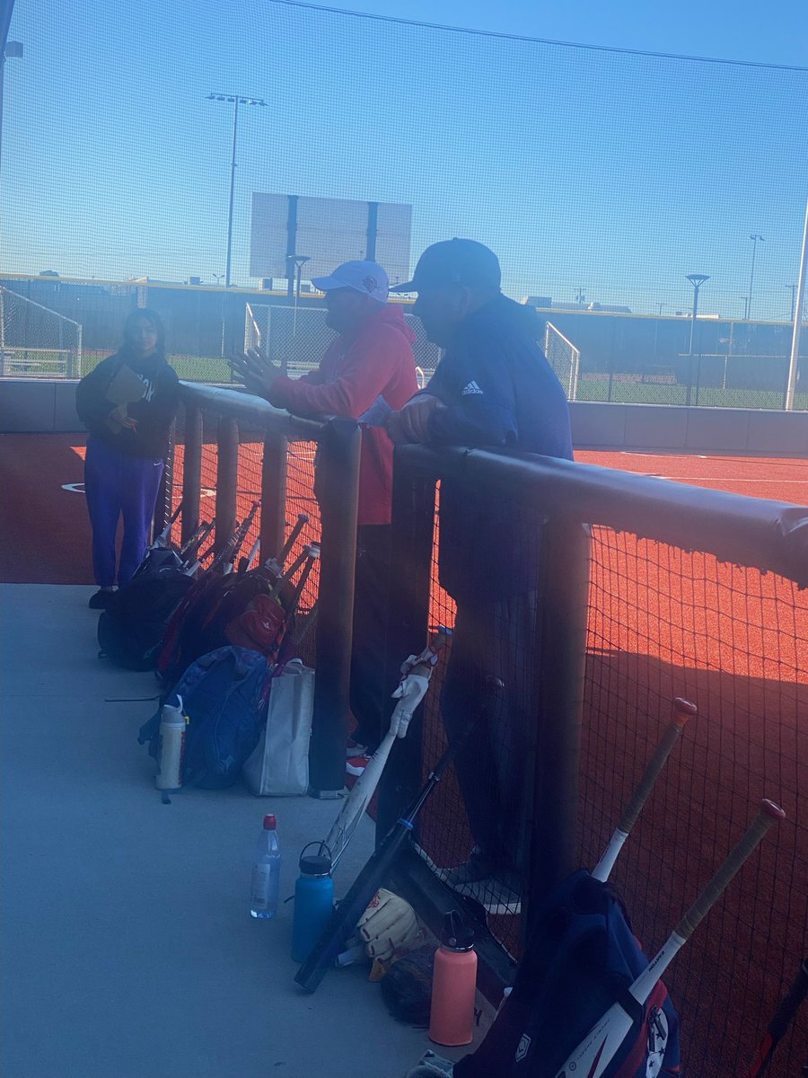 TLegacysoftball's tweet photo. Huge shout out to @CoachReedUTTSB from @ut_tyler for getting us kicked off for our first practice of the 2023 season!
Itโs not about going from bad to good, itโs about being extraordinary!
#runpastthecone https://t.co/OmBW4ReYZj