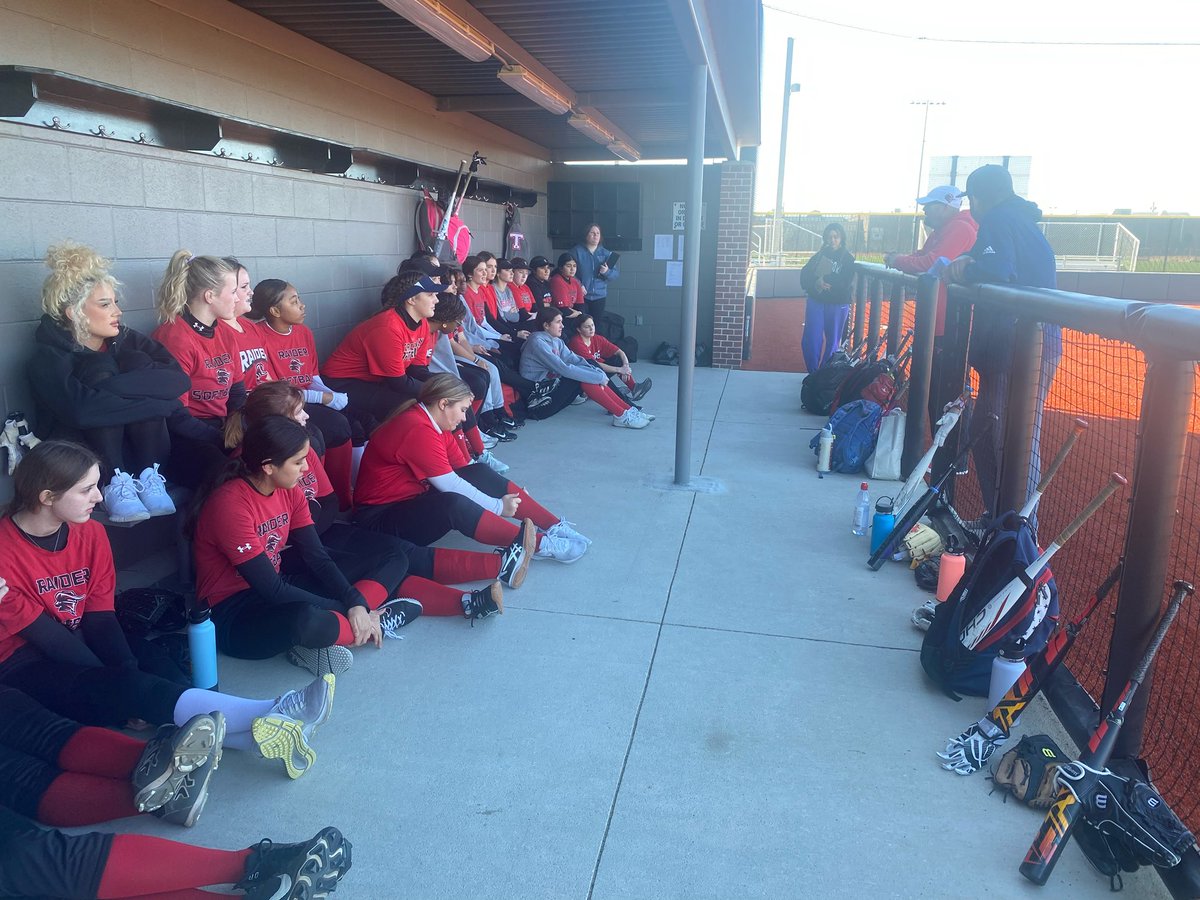 TLegacysoftball's tweet photo. Huge shout out to @CoachReedUTTSB from @ut_tyler for getting us kicked off for our first practice of the 2023 season!
Itโs not about going from bad to good, itโs about being extraordinary!
#runpastthecone https://t.co/OmBW4ReYZj