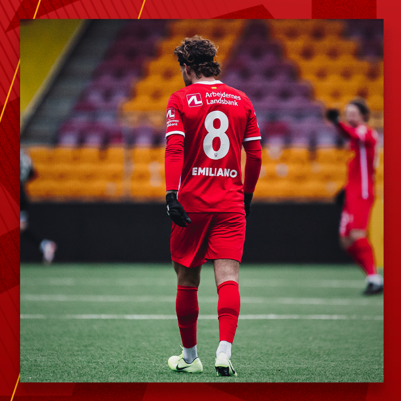 FCNordsjaelland's tweet photo. 𝗛𝗘'𝗦 𝗕𝗔𝗖𝗞 ‼️
Hvis du gerne vil sikre dig din trøje med Marcondes på ryggen, så har shoppen følgende åbningstider i næste uge 👇
Mandag: 𝟭𝟲.𝟯𝟬 - 𝟭𝟵.𝟬𝟬
Torsdag: 𝟭𝟲.𝟯𝟬 - 𝟭𝟵.𝟬𝟬
Lørdag: 𝟭𝟬.𝟬𝟬 - 𝟭𝟯.𝟬𝟬
#vises