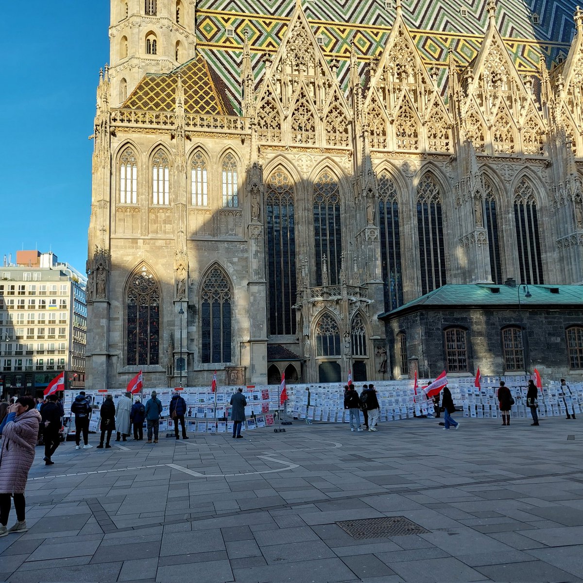 Heute gab's in Wien 🇦🇹
zahlreiche Proteste und Tag der Offenen Tür im Parlament ⬅️ Interessiert mich am wenigsten.
Hier ⤵️
#GalerieDesGrauens
#Impfschaeden 
#ploetzlichundunerwartet