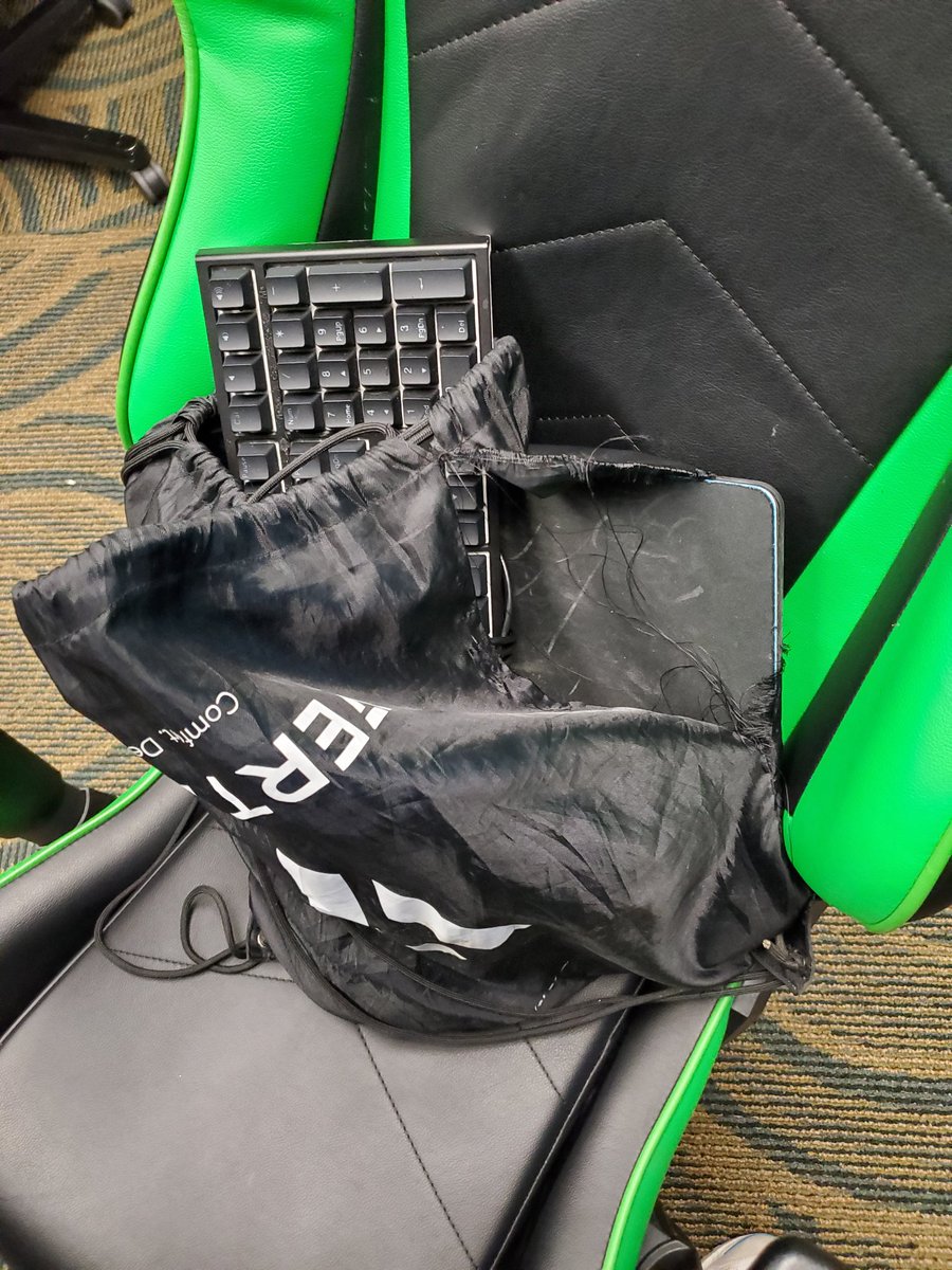 RIP the vertagear bag. Saved by the Tote bag for today :D we play Kings in a little over an hour!
