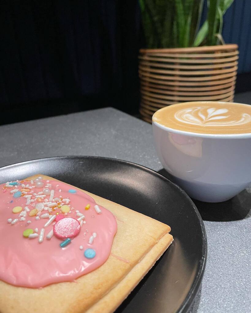 Come settle in at Nate's Coffee Hideaway. Fresh pastries, delicious coffee. Oh, and we've got lobstah croissants on deck! No better way to kick off your weekend! @lauraloupastry @thegrovelex #croissants #localcoffee #sharethelex #lobster instagr.am/p/CnZw8_Kue0A/
