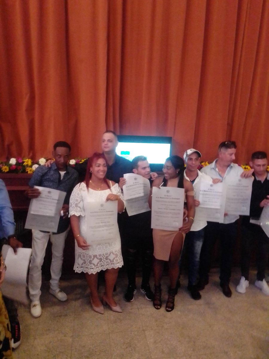 Graduación de la universidad en Cruces,más profesionales,más creación y compromiso a desarrollar el territorio con Ciencia
#CrucesVaPorMas