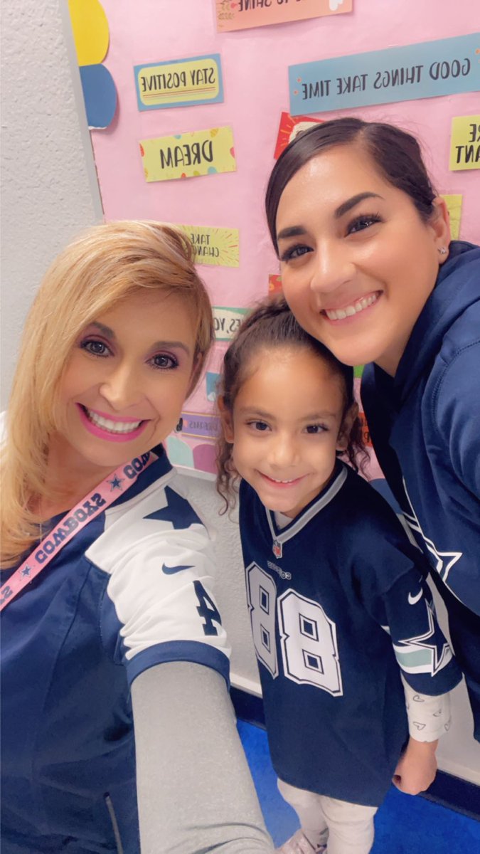 @LomaTerraceES @YsletaISD Found me some @dallascowboys fans! 🤗💙⭐️🏈 @LomaTerraceES @M_Amaya20 Lions are always ready to bring our A game to school!  🦁❤️💙 #BePresent #teamjersey