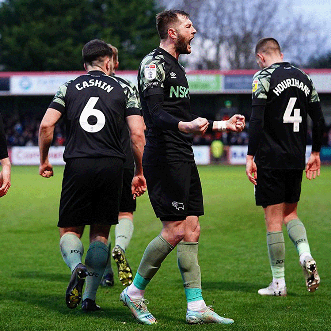 dcfcofficial's tweet photo. First away trip of the year, first away win of the year ✅

GET IN THERE! 🖤🤍

#DCFC https://t.co/yjxB0UzqKO