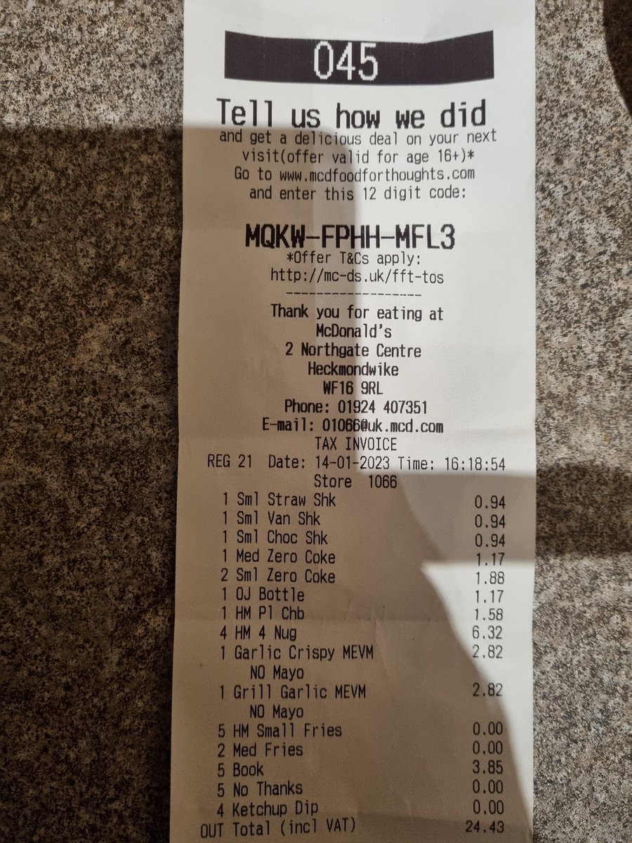 gemlouwes's tweet photo. @McDonalds we have just been to McDonald's Heckmondwike, placed an order for 6 children to take home, got home to find 3 out of the 5 happy meals were missing fries... This is just not acceptable https://t.co/DlT7tmigaj