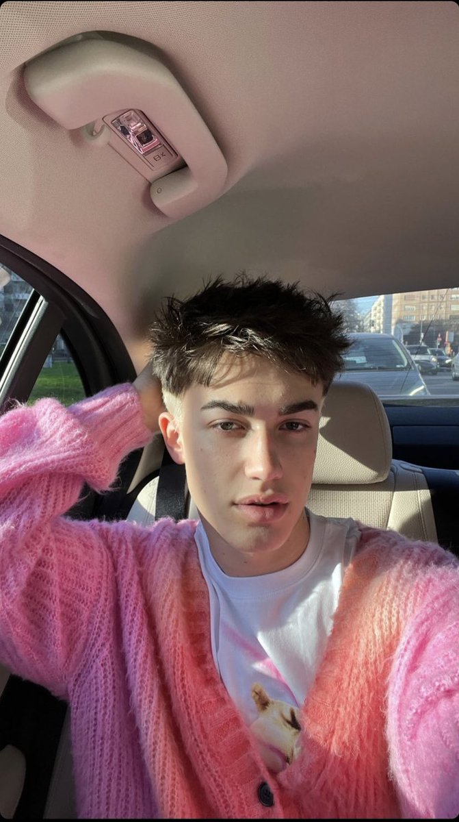 BoggiUpdates's tweet image. 📲|| Boggi se encuentra en la MSGM Fall Winter 2023 Menswear #MSGM #FW23 #MFW