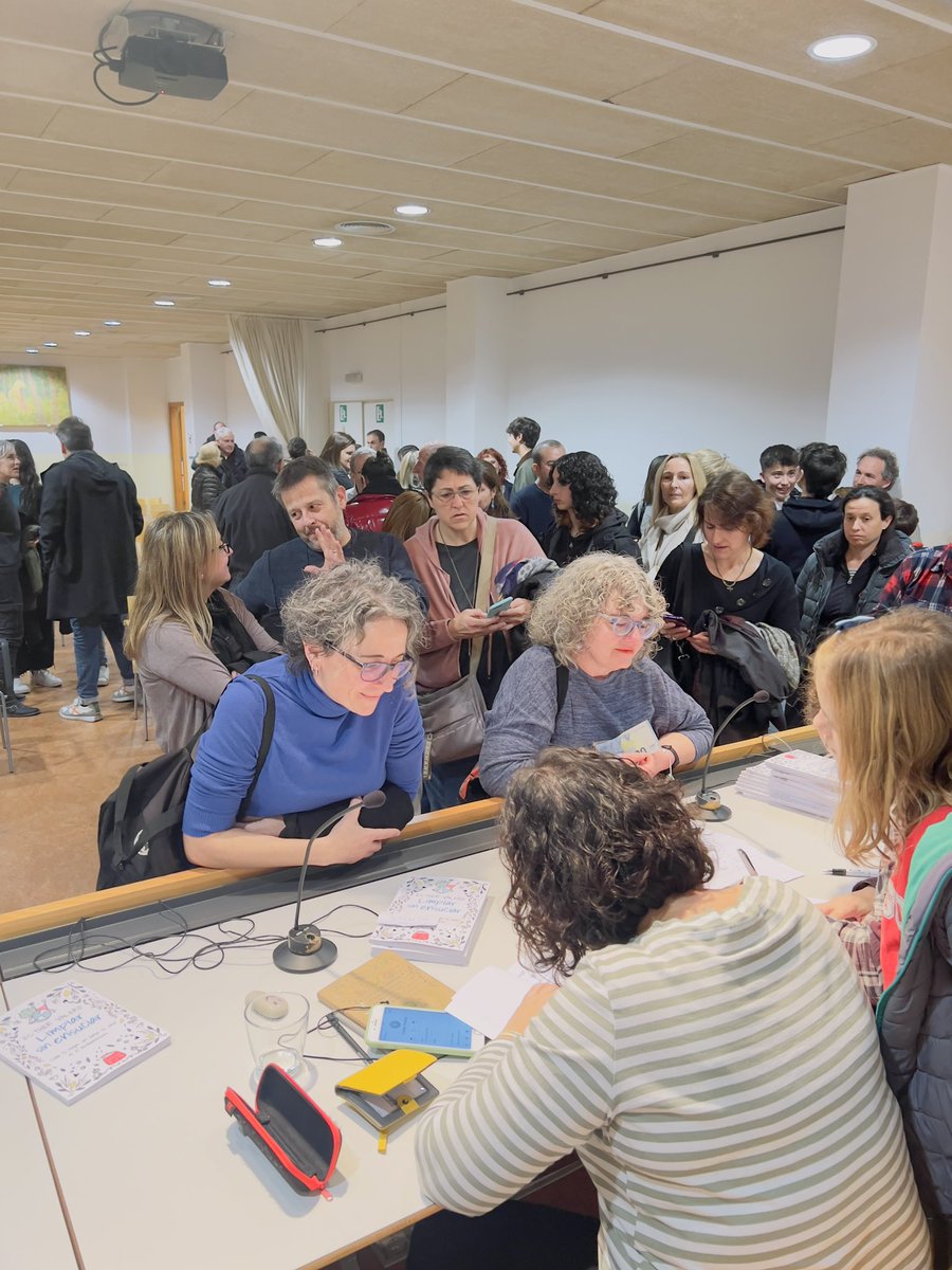 ExodusEdiciones's tweet photo. Presentación de ‘Limpiar sin ensuciar’ de #EstherValero ilustrado por #LaPili en la Biblioteca Central de Terrasa https://t.co/IXDDWPidDo