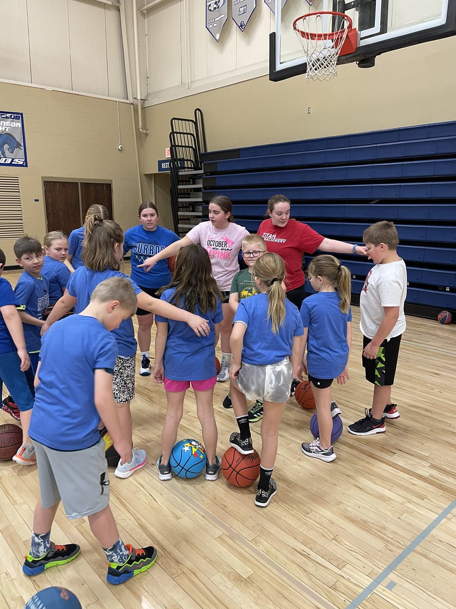 HCV GBB did an awesome job working with our future Burros this morning! 💙🏀💙#Burropride #NoDaysOff