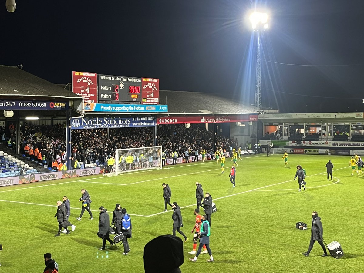 LewisCox_star's tweet image. Away end and players rightly loving this #wba