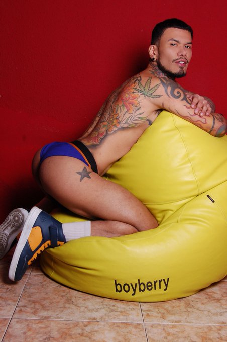 Muy feliz cumplea?os a @bravofucker
Una de nuestras personas favoritas! ????????? https://t.co/FnPO5