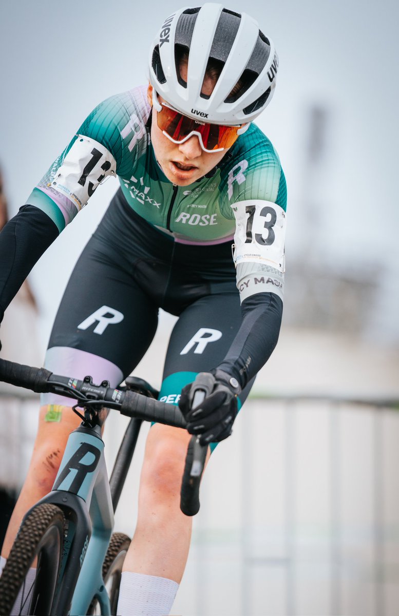 German cx nationals 🇩🇪 in the books🙌🏻. After a tough race <a href="/tina/">Tina Swain</a>.s.99 finished with a strong 6th place 🥳. @svenja__betz struggeled with an early mechanical and a late crash. Anyway we really enjoyed racing through the dirt 🥳
.
#greenbuddies💚 
.
#cx #cyclocross #crossisboss