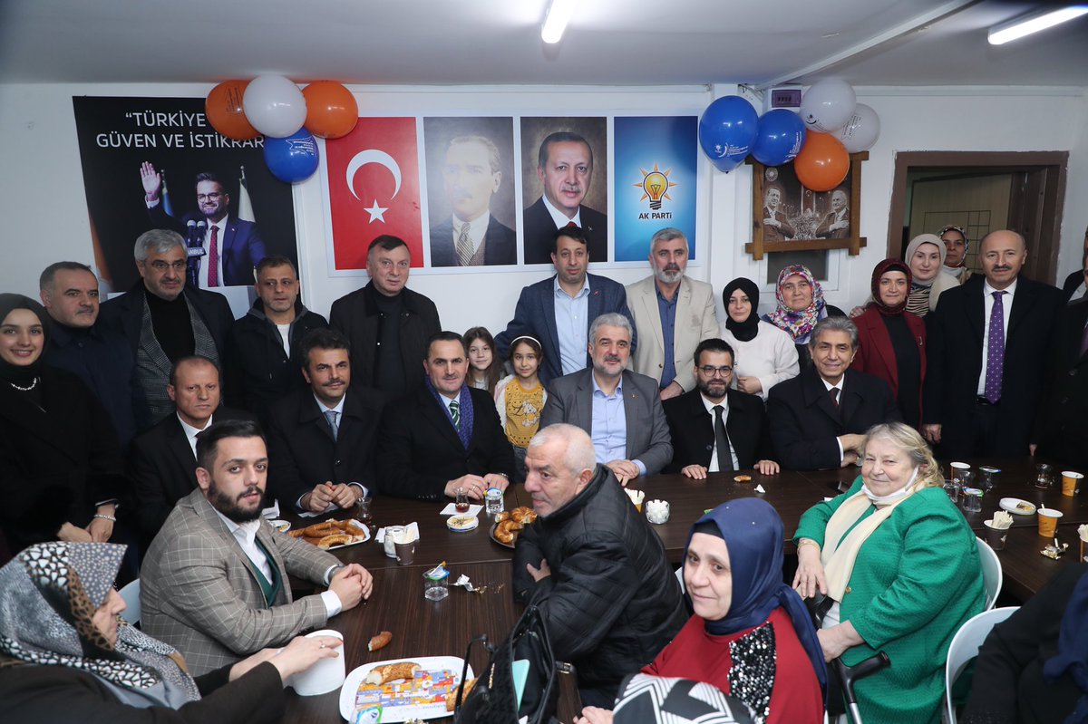 osmannnurika's tweet photo. İstanbul için çalınmadık kapı, tutmadık el bırakmayan, gönülleri kazanmaya azmeden sevdamız, büyük Türkiye sevdasıdır.

Bu heyecan ve azim, bu inanç ve kararlılık; hakikatin gür sesi, seçim zaferinin müjdesidir.

#2023YolundaBiriz

📍Beyoğlu Sütlüce Mahallesi İrtibat Bürosu https://t.co/Q5yTQX4Fk1