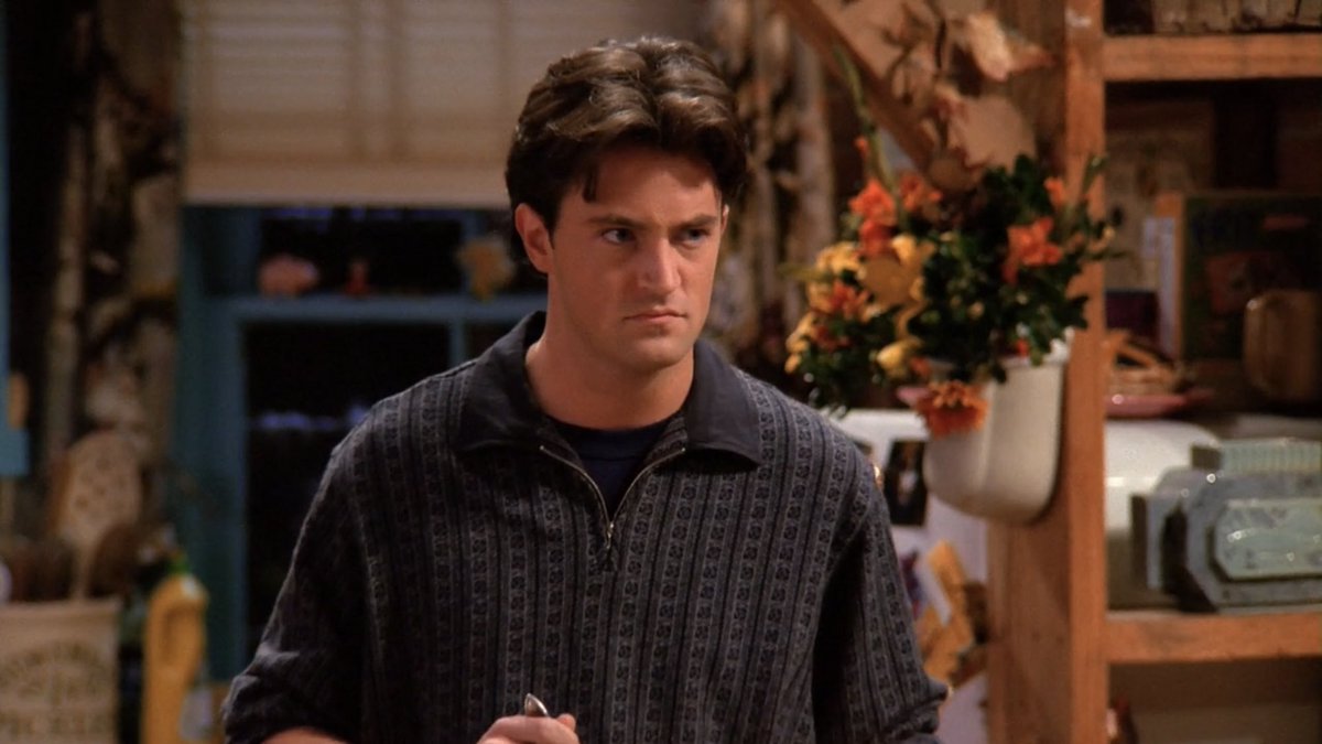 wdwruffalo's tweet photo. chandler's hair in season 1 <3 https://t.co/RrGch6z8JJ