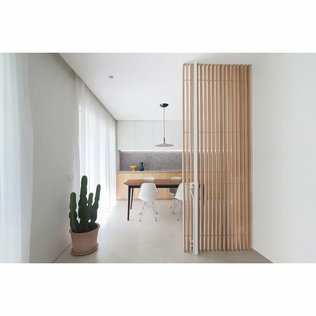 Apartamento S • S apartment 
📷 @HugoHebrard  
#openconcept #minimallivingroom #woodslats #filtros #wood #madera #cocina #kitchen #moderninteriors #reformas #minimalhome #contemporaryhome #minimalinteriors #arquitectosmadrid #masu