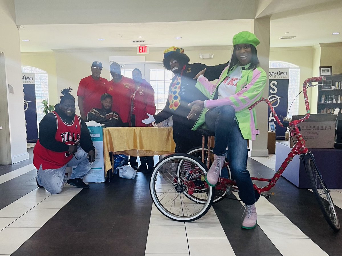 Students, pick up your care packages in the residence hall lobby.  Thank you Moolah Temple #54
and Moolah Court #22!