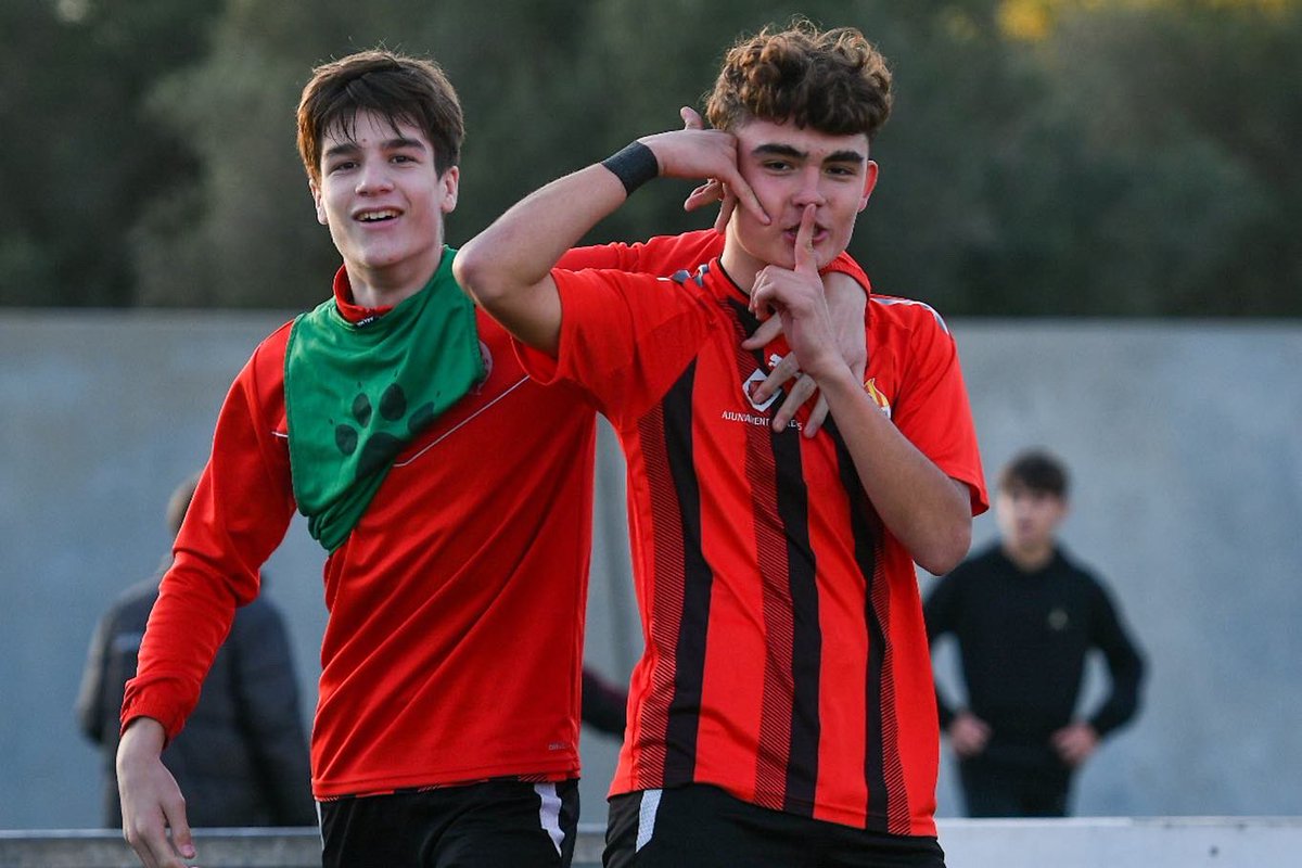 ffutbolbasereus's tweet photo. El Cadet A s’emporta els 3 punts davant del Granollers a casa (3-1) amb gols d’Hugo Ballesta i Hug Broch (2). ❤️🖤🤪
#ffutbolbasereus #forçareus https://t.co/8131x3U5dZ