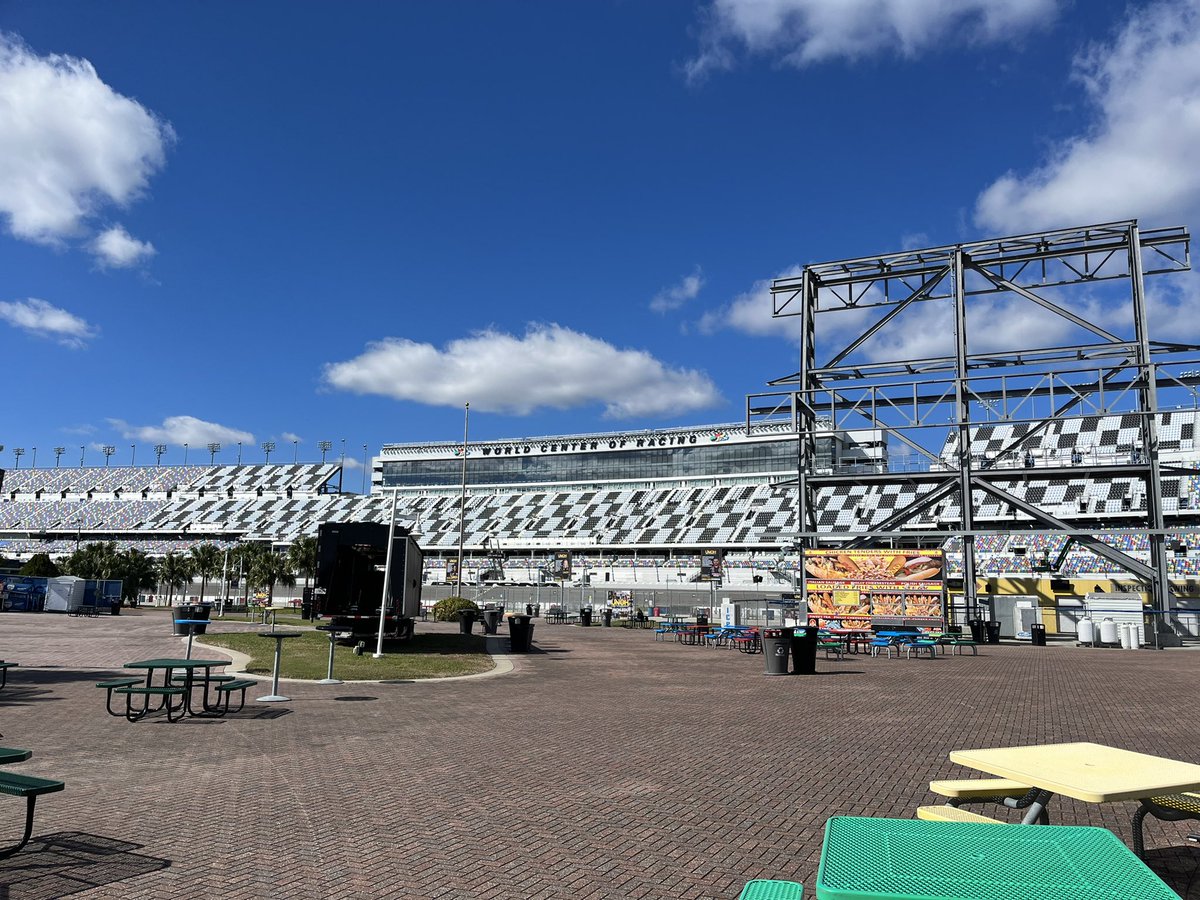 GentlemanGasser's tweet photo. At a racetrack and @Daytona for the first time in 2023! Wrapping up the second day ARCA testing. Follow along. #TeamToby https://t.co/8YnspCGGqI