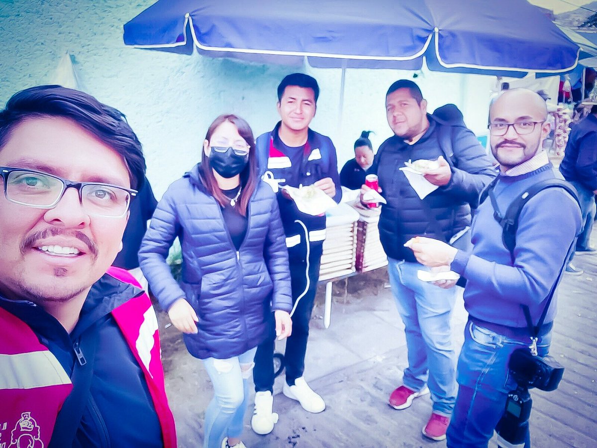 JuanCarlos_SIC's tweet photo. 🙋🏻‍♂️ Porque existe algo más importante que el trabajo, se llama "AMISTAD"

¡Feliz sábado para todos!

❤️ #TodoEsPosible
🥇 #SiempreEnEquipo
😍 #SiempreConPasión 
👊🏻 #VamosConTodo
📌 #TrabajandoARasDeTierra https://t.co/gHWVaD5vNQ