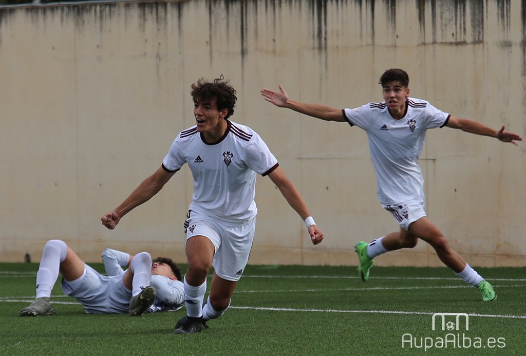 AupaAlba_es's tweet photo. AVANCE | ✨🚨Caye da tres puntazos a un buen Albacete DH

👉Los de @BernabeuBusi se imponen a UCAM con un tanto en el 83. El Alba estaba siendo mejor que su rival.

@futboljuvenil_ https://t.co/4yhUsQQTIY