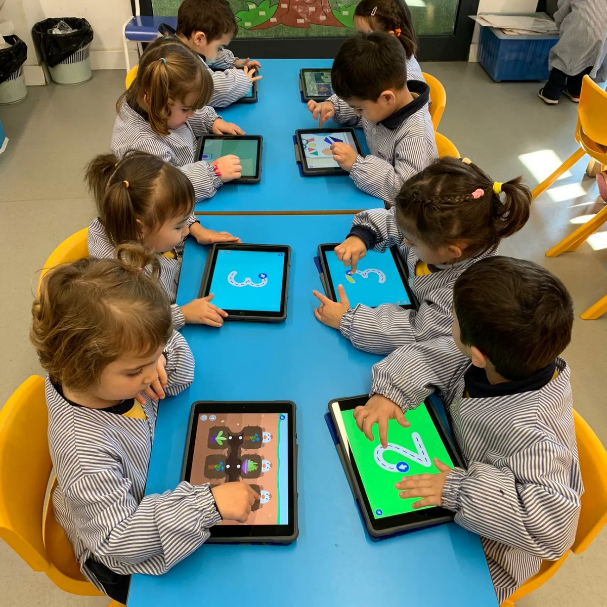 EscolaACESCO's tweet photo. Aquest trimestre els infants d'I3
s'han iniciat amb les tauletes.
A l'estona d'Espais construeixen coneixements a
partir de jocs matemàtics. https://t.co/iPoXVviD9u