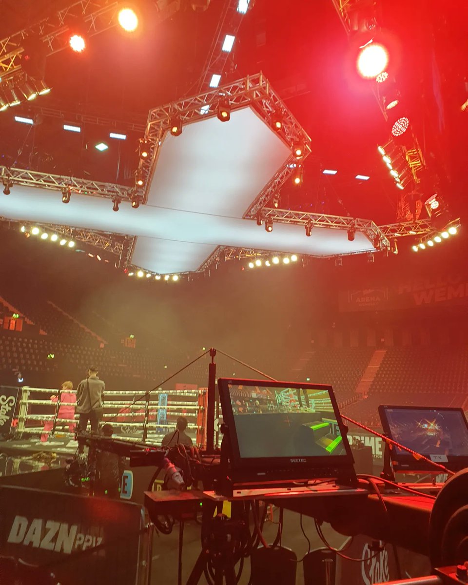 robhillmedia's tweet image. On the jib tonight for some DAZN boxing at Wembley Arena. #robhillmedia #cameraoperator #jimmyjib #boxing