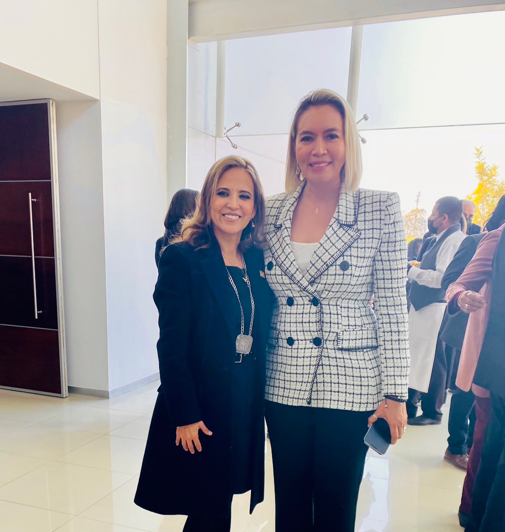 La rectora de la #UMNSH, <a href="/YarabiAvilaG/">Yarabí Ávila</a> , felicita ampliamente el destacado nombramiento de Sandra Yesenia Pinzón Castro, primera mujer rectora de la Universidad de Autónoma de Aguascalientes <a href="/uaa_mx/">Universidad Autónoma de Aguascalientes</a> ¡Enhorabuena! 

#HumanistaPorSiempre