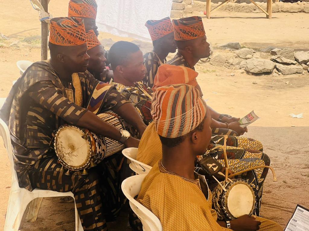 Aderinokunmedia's tweet photo. Drummers drum support for Aderiokun, promise to mobilize massively for all PDP candidates 

Opapeju Drummers Association of Ogun State endorsed the PDP's Chief Olumide Aderinokun to be the next Senator representing Ogun Central Sen. District in next month's general elections. https://t.co/hJSKVMsMS6
