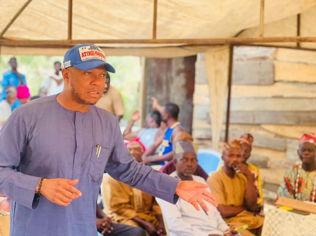 Aderinokunmedia's tweet photo. Drummers drum support for Aderiokun, promise to mobilize massively for all PDP candidates 

Opapeju Drummers Association of Ogun State endorsed the PDP's Chief Olumide Aderinokun to be the next Senator representing Ogun Central Sen. District in next month's general elections. https://t.co/hJSKVMsMS6