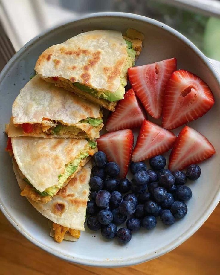 ccenyo's tweet photo. ⋆ ࣪. Ideas de desayunos saludables ˖ ࣪⭑ https://t.co/9Hggi41G5d