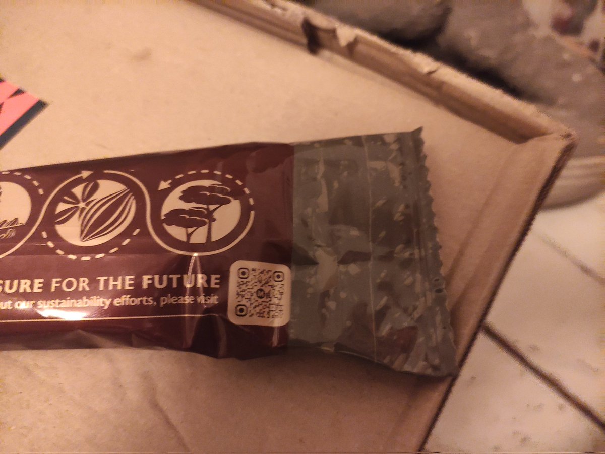 infinitemantra's tweet photo. @sainsburys @MagnumIceCream
Dodgy quality control looks like opened then taped up again https://t.co/rR4dMoJVMC