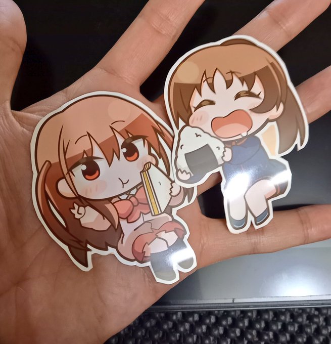 ざっくり白ふちでカットしてみました
こちらの大きさでL番になります
シール紙で1枚200円です 