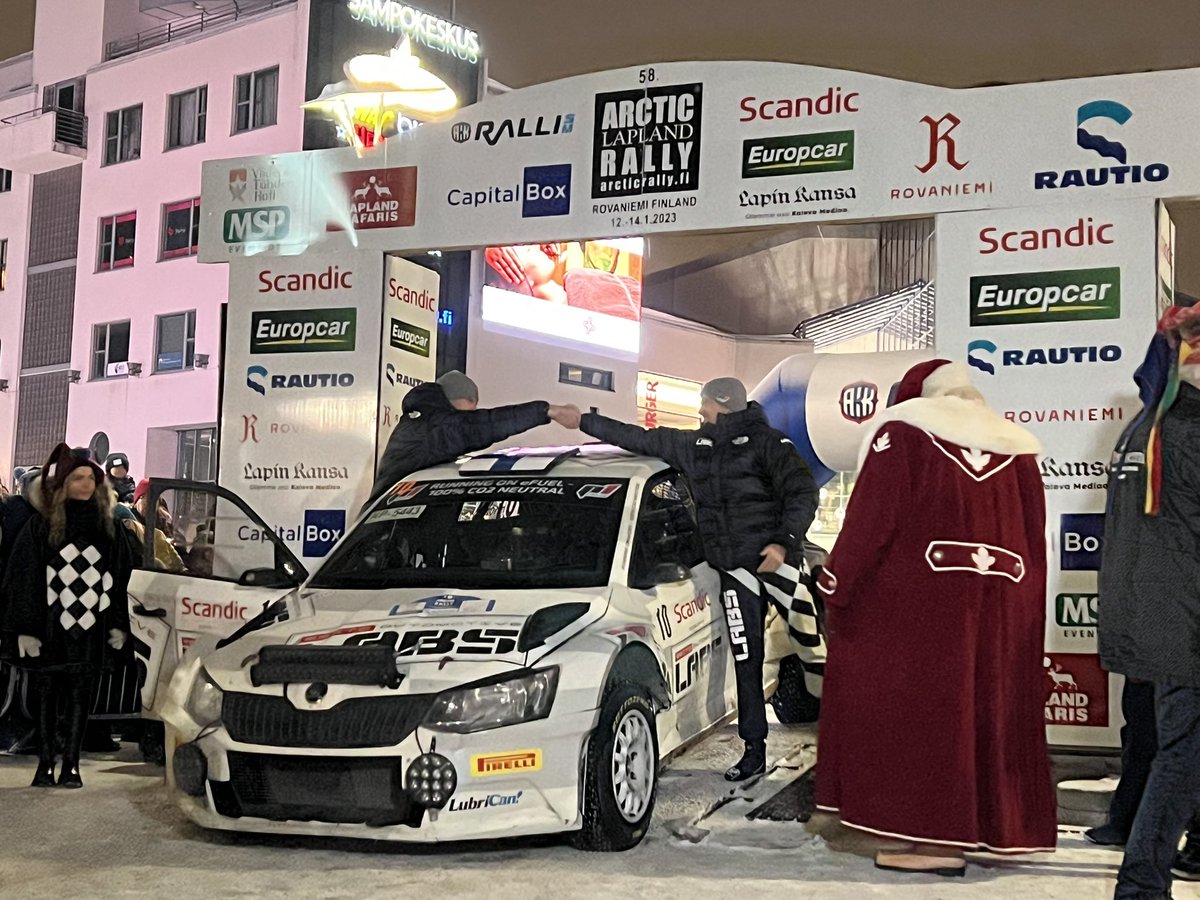 rallyplus's tweet image. 【けいこのホゲホゲFRC＠フィンランド日記】途中でトラブルに見舞われながらもヘイキ・コバライネン/ミーカ・アンティラ組も無事完走。

「スリッパリーな路面はやはり難しい。ターマックの方が慣れている。グラベルとスノーはもっと走らないと」

#wrc #wrcjp #ArcticRally #hogefrc #WRCチャレンジ