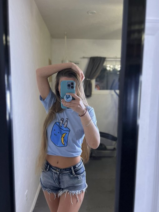 2 pic. IT’S WILD CARD WEEKEND ⚡️ #BoltUp 

(Featuring the best shirt ever by @CornDoggyLOL) https://t