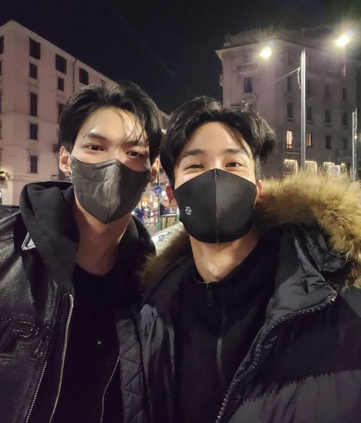 loveroftawan's tweet photo. SCREAMING CRYING MY FAVORITE BESTIES ?;!_-_+&amp;+5+- https://t.co/BJQf7tfLtr