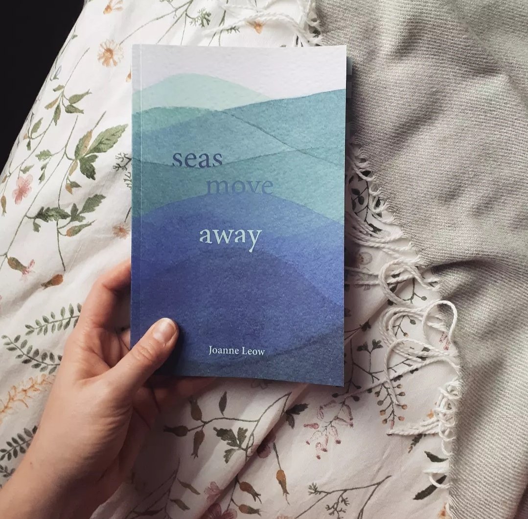Through oceanic allegories this stunning collection flows like the ocean itself.Rooted in sediment it moves in waves of precise and plotted language on migrant life, disporia,intimate relationships, geopolitical landscape,colonial violence,climate change. #booktweet #booktiktok