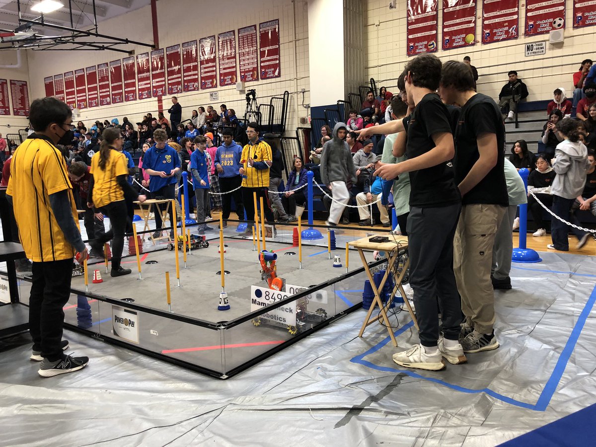 mamkrobotics's tweet image. First match was a tough loss. Prepping for match 2 #tigerrobotics #ftc #powerplay