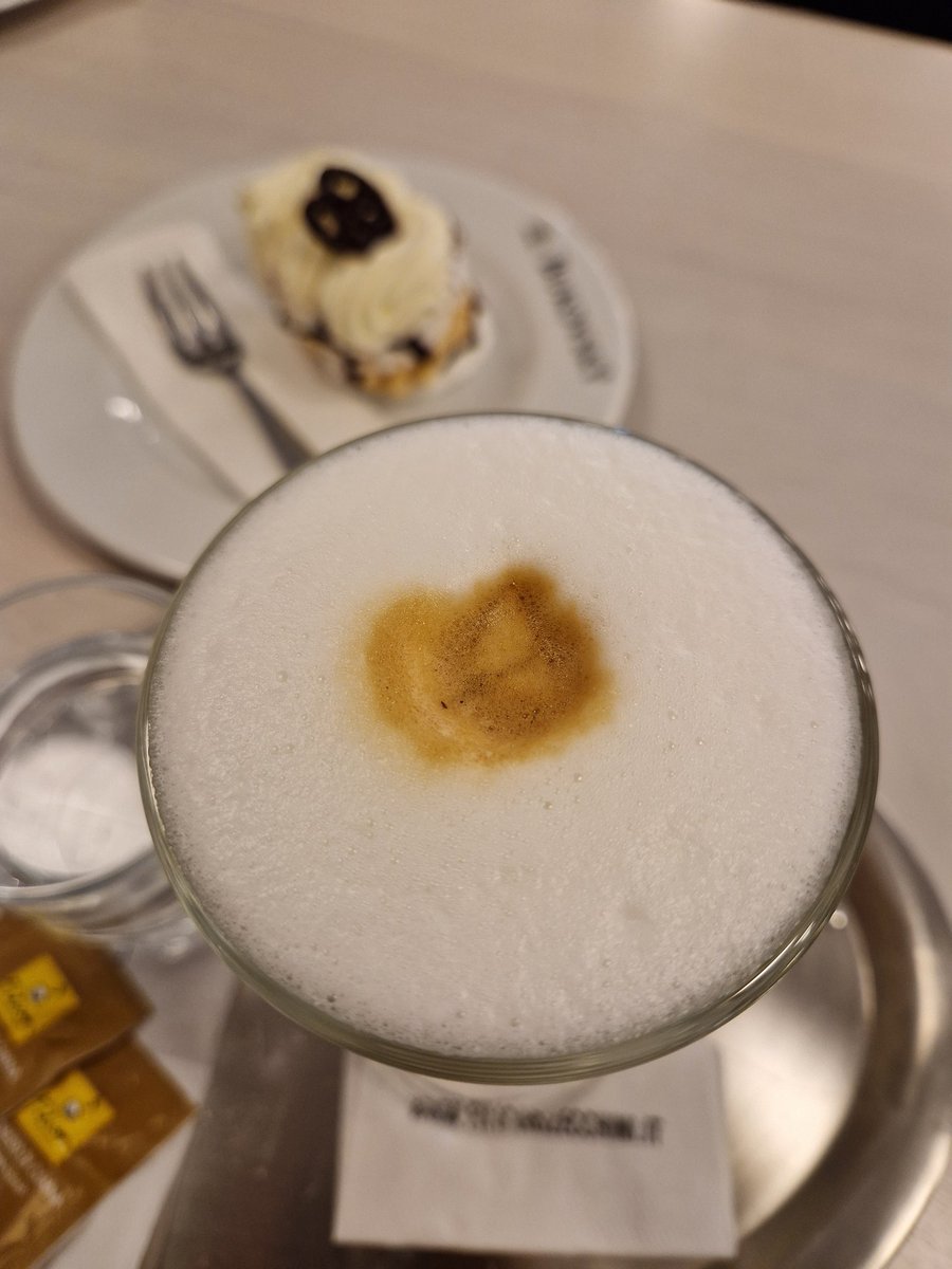 PridalovaMonca's tweet photo. Šli jsme výsledky voleb sledovat na neutrální prostor. Mno doufala jsem ve větší rozdíl, ale jsem ráda že Brno jako celek souzní podobně ❤️❤️❤️
#dikybrno
#zijubrno
#bukovsky https://t.co/gMt4Rs6608