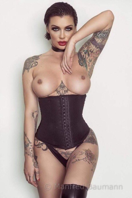Marquezooo's tweet photo. Corset 🖤🔥 https://t.co/ubLxeHPdID