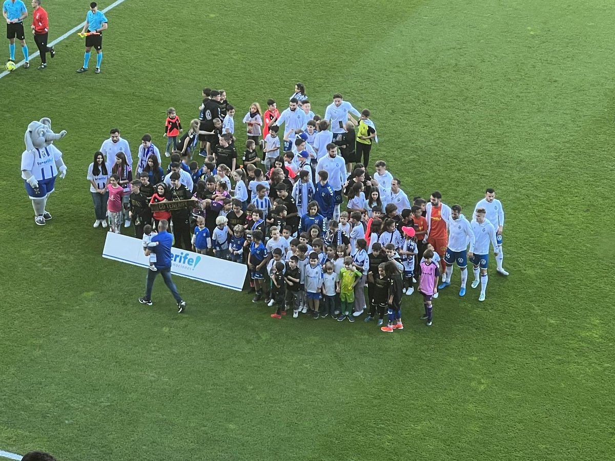 juanjo_ramos's tweet photo. Dejad que los niños se acerquen… al @CDTOficial. https://t.co/iLLBwQAPaC