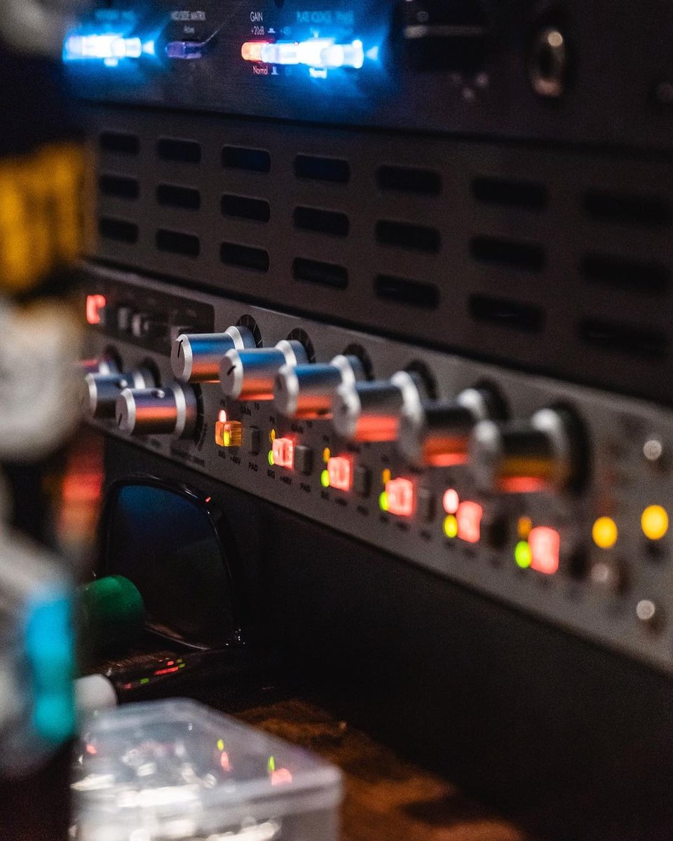 AudientWorld's tweet photo. ASP800 provides you with 8 extra channels for any of your expandable audio interfaces, giving you even more of the quality sound that you deserve 🤩🙌
Link 🔗👉 https://t.co/ndidnIAL9Z
📸: @goldenpressrecording
#Audient #ASP800 https://t.co/ZRFREF7EmU
