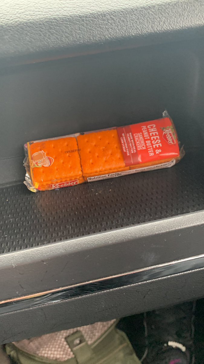 yunghothot's tweet photo. Helped a lady carry a piece of furniture to her car and she gave me peanut butter crackers in return. #YearOfTheOat #ITTWIN https://t.co/KXx0tdHNri