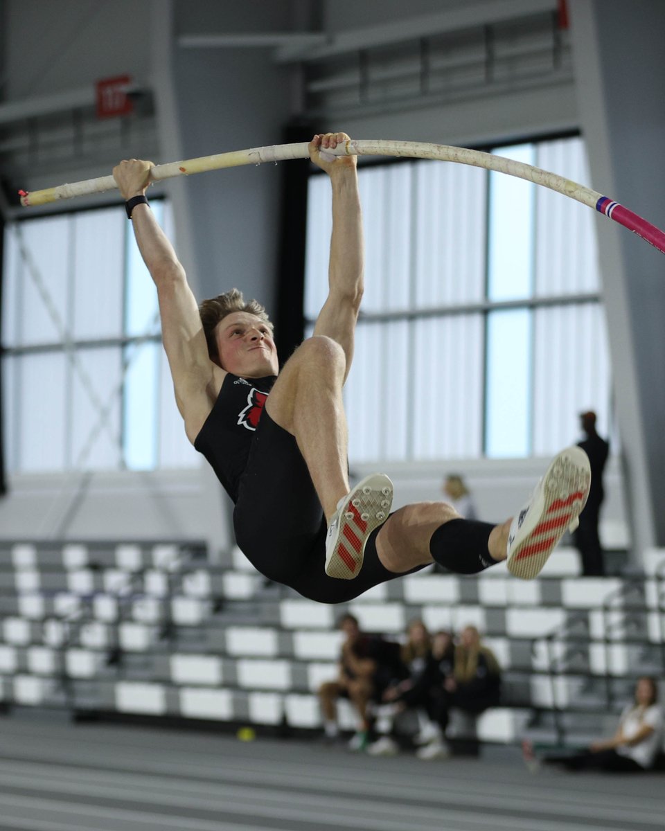 LouisvilleTFXC's tweet photo. Flying high in men's pole vault‼️

🥇 Ty McPhail: 5.08m (16-08)
🥉 Paul Kallenberg: 4.78m (15-08.75), a new PR

#GoCards https://t.co/lmC8lj2dwi